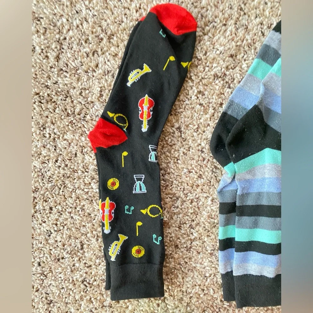 Socks lot of 7 Including 2 under armour MD men's Size 8-11